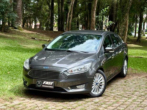 FORD FOCUS 2.0 TITANIUM SEDAN 16V FLEX 4P POWERSHIFT FORD FOCUS 2.0 TITANIUM SEDAN 16V FLEX 4P POWERSHIFT